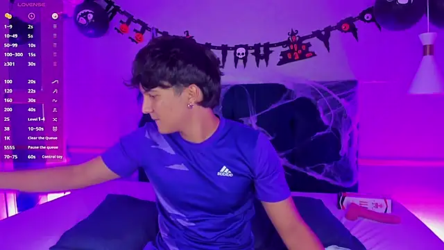 Leo Savage  online show from 10/21/25, 04:35