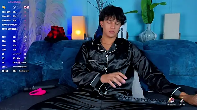 Leo Savage  online show from 12/16/25, 03:44