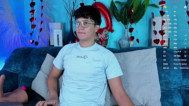 Leo Savage  online show from 02/08/26, 04:27