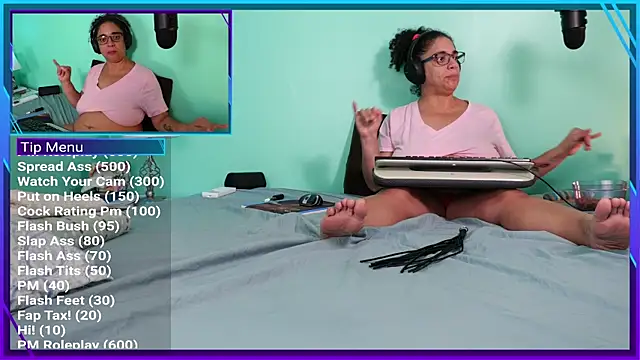 Snapshot of nsfwismorefun chatting on 10/23/25, 10:19 nsfwismorefun online show from 10/23/25, 10:19