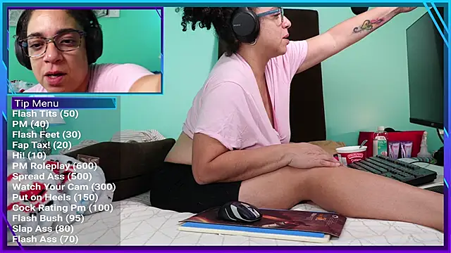 Snapshot of nsfwismorefun chatting on 10/28/25, 10:45 nsfwismorefun online show from 10/28/25, 10:45