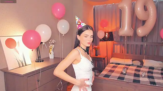 Snapshot of TeriRipka chatting on 10/17/25, 07:11 TeriRipka online show from 10/17/25, 07:11
