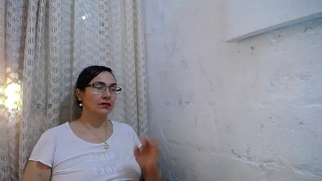 Snapshot of gabbyparker_ chatting on 09/25/25, 02:21 gabbyparker  online show from 09/25/25, 02:21