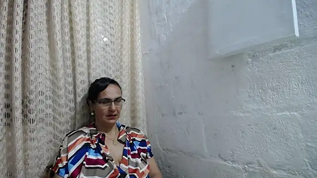 Snapshot of gabbyparker_ chatting on 10/08/25, 08:12 gabbyparker  online show from 10/08/25, 08:12