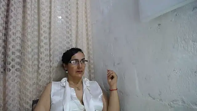 gabbyparker  online show from 12/02/25, 10:38