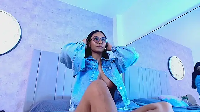 Snapshot of karla-ruiz chatting on 10/28/25, 08:00 karla-ruiz online show from 10/28/25, 08:00