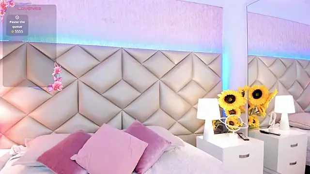 dafnne hall online show from 12/05/25, 04:21