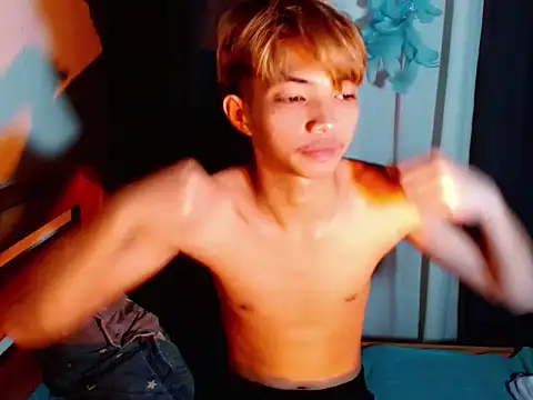 Snapshot of addicted_to_alex chatting on 11/10/25, 04:39 addicted to alex online show from 11/10/25, 04:39