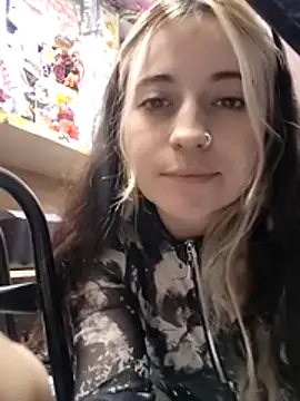 Snapshot of sheeiila chatting on 12/17/25, 01:22 sheeiila online show from 12/17/25, 01:22