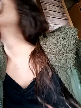 Snapshot of BomBomLuu chatting on 12/13/25, 10:48 BomBomLuu online show from 12/13/25, 10:48