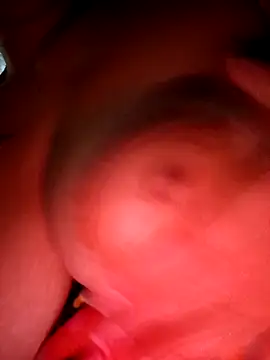 Snapshot of BomBomLuu chatting on 12/18/25, 11:44 BomBomLuu online show from 12/18/25, 11:44