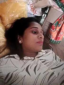 Snapshot of hotshreya69 chatting on 10/17/25, 08:39 hotshreya69 online show from 10/17/25, 08:39