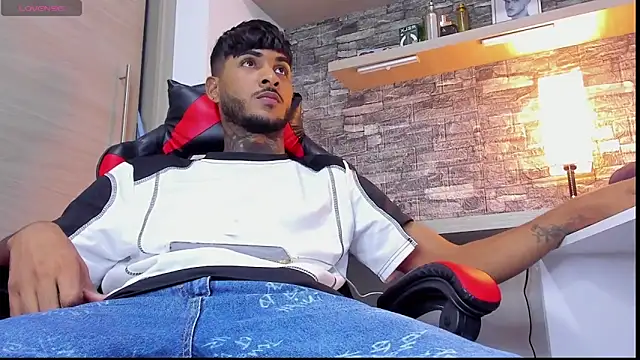 Snapshot of Theimperialboys_ chatting on 10/02/25, 01:01 Theimperialboys online show from 10/02/25, 01:01