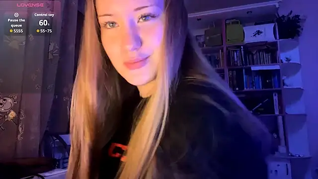 Snapshot of PandaFluff chatting on 09/10/25, 05:24 PandaFluff online show from 09/10/25, 05:24