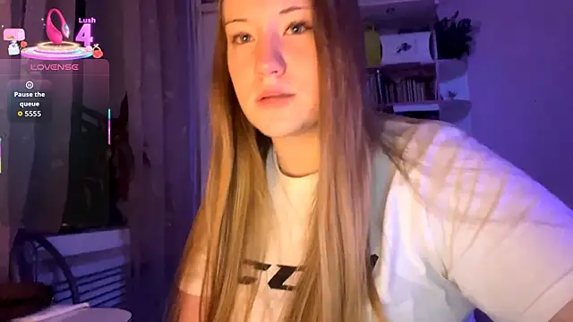 Snapshot of PandaFluff chatting on 09/12/25, 09:59 PandaFluff online show from 09/12/25, 09:59