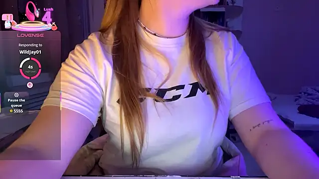 Snapshot of PandaFluff chatting on 09/18/25, 05:37 PandaFluff online show from 09/18/25, 05:37