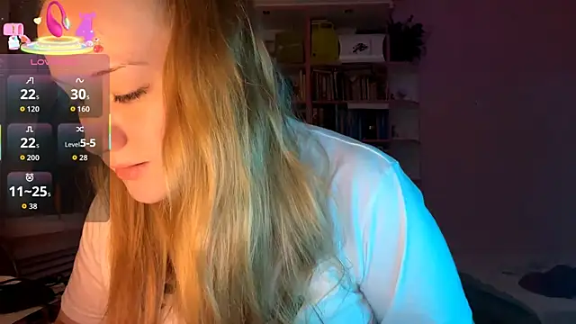 Snapshot of PandaFluff chatting on 09/19/25, 04:40 PandaFluff online show from 09/19/25, 04:40