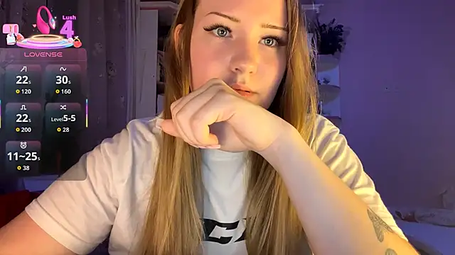 Snapshot of PandaFluff chatting on 09/20/25, 05:14 PandaFluff online show from 09/20/25, 05:14