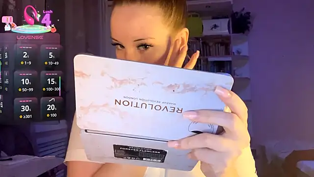 Snapshot of PandaFluff chatting on 09/22/25, 05:15 PandaFluff online show from 09/22/25, 05:15