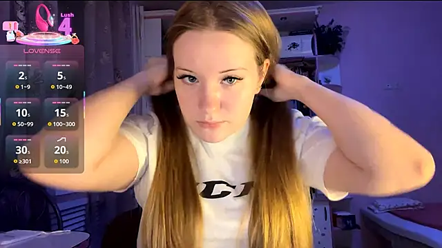 Snapshot of PandaFluff chatting on 09/23/25, 05:05 PandaFluff online show from 09/23/25, 05:05