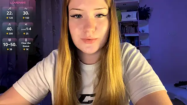 Snapshot of PandaFluff chatting on 09/26/25, 05:06 PandaFluff online show from 09/26/25, 05:06