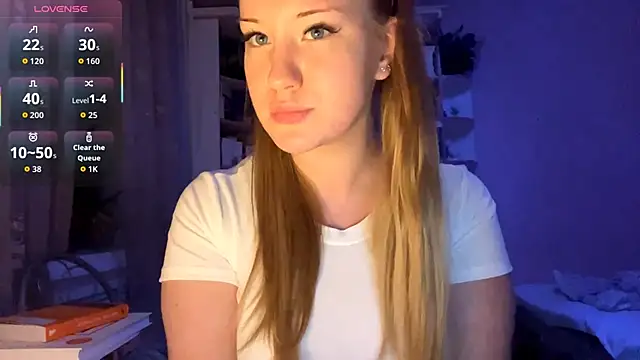 Snapshot of PandaFluff chatting on 10/02/25, 04:25 PandaFluff online show from 10/02/25, 04:25