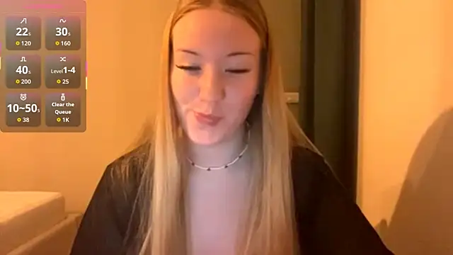 Snapshot of PandaFluff chatting on 10/19/25, 05:24 PandaFluff online show from 10/19/25, 05:24