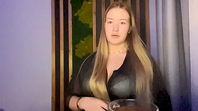 Snapshot of PandaFluff chatting on 11/30/25, 10:25 PandaFluff online show from 11/30/25, 10:25