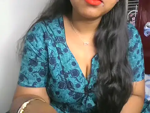 Snapshot of its_me_Rashmi chatting on 10/07/25, 05:04 its me Rashmi online show from 10/07/25, 05:04