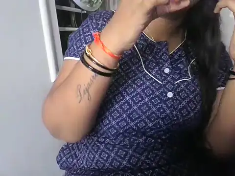 Snapshot of its_me_Rashmi chatting on 10/20/25, 05:46 its me Rashmi online show from 10/20/25, 05:46