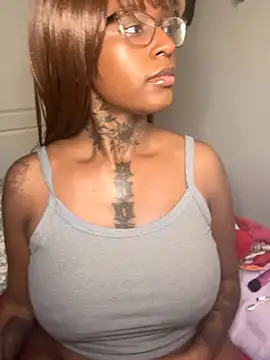 Snapshot of MistiSavannah chatting on 11/19/25, 02:11 MistiSavannah online show from 11/19/25, 02:11