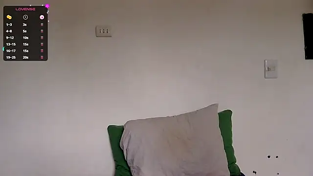 Snapshot of templo696 chatting on 09/23/25, 03:37 templo696 online show from 09/23/25, 03:37