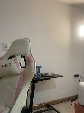 emma hot2006 online show from 12/14/25, 04:01