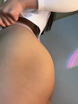 Snapshot of LilybethGray chatting on 06/11/26, 11:03 LilybethGray online show from 06/11/26, 11:03