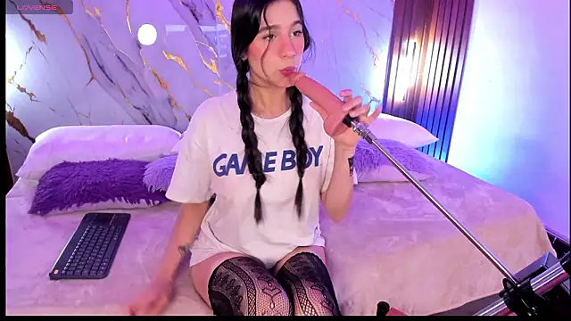 Emmiicute online show from 03/20/26, 08:35