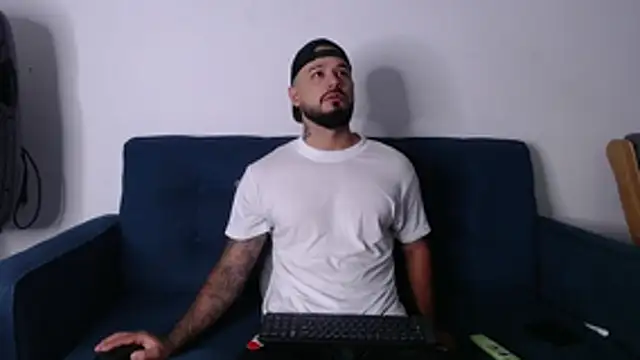 Snapshot of Eric_Evans1 chatting on 11/08/25, 10:04 Eric Evans1 online show from 11/08/25, 10:04