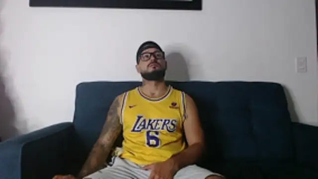 Snapshot of Eric_Evans1 chatting on 12/04/25, 04:00 Eric Evans1 online show from 12/04/25, 04:00