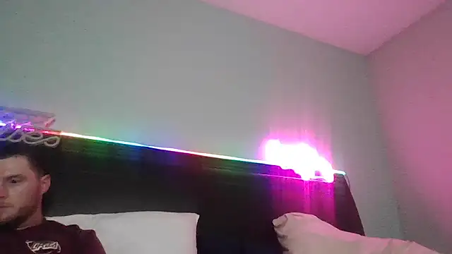 Snapshot of AustinandTaraHtx chatting on 10/24/25, 05:15 AustinandTaraHtx online show from 10/24/25, 05:15