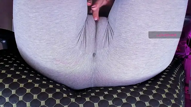 Cameltoe squirt inPants online show from 11/30/25, 09:02