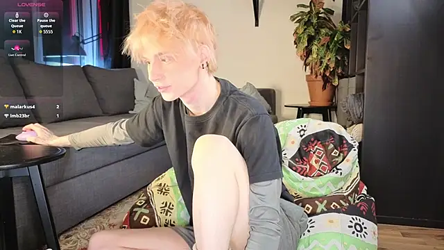 Your avatar online show from 02/22/26, 10:08