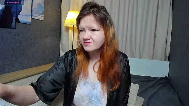 Nora lovvvv online show from 10/17/25, 10:18