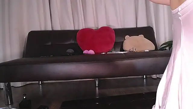 Snapshot of Liz_Hu chatting on 09/15/25, 03:23 Liz Hu online show from 09/15/25, 03:23