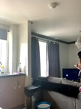 itsyourgirltee online show from 09/17/25, 02:19