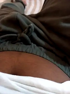 Snapshot of Mahiya0 chatting on 10/31/25, 02:18 Mahiya0 online show from 10/31/25, 02:18