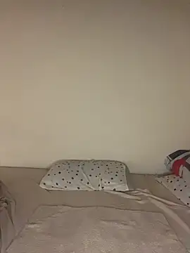 Snapshot of Enyagleam_ chatting on 11/16/25, 02:06 Enyagleam online show from 11/16/25, 02:06