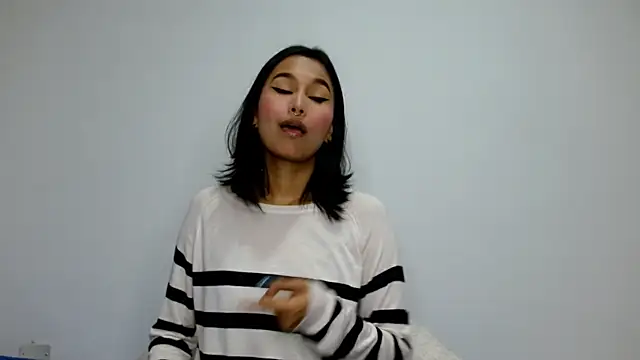 Snapshot of Gia_Lee chatting on 09/30/25, 02:27 Gia Lee online show from 09/30/25, 02:27