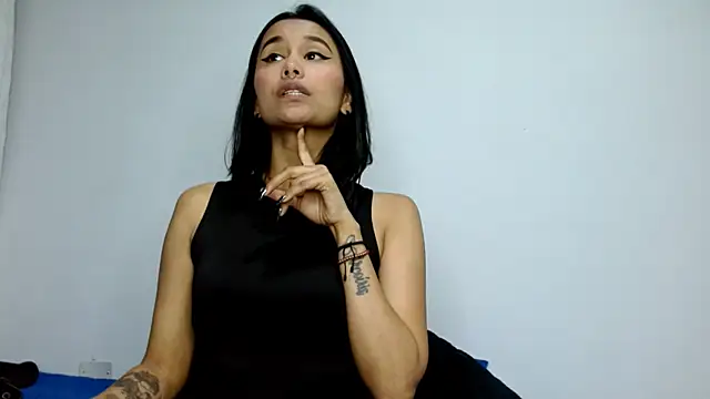 Snapshot of Gia_Lee chatting on 10/06/25, 02:42 Gia Lee online show from 10/06/25, 02:42