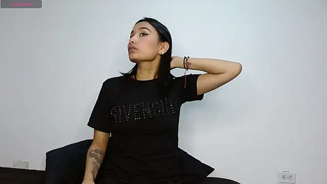 Snapshot of Gia_Lee chatting on 10/19/25, 04:57 Gia Lee online show from 10/19/25, 04:57