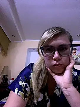 Crystal00Girl online show from 10/14/25, 07:25