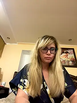 Crystal00Girl online show from 10/15/25, 10:10